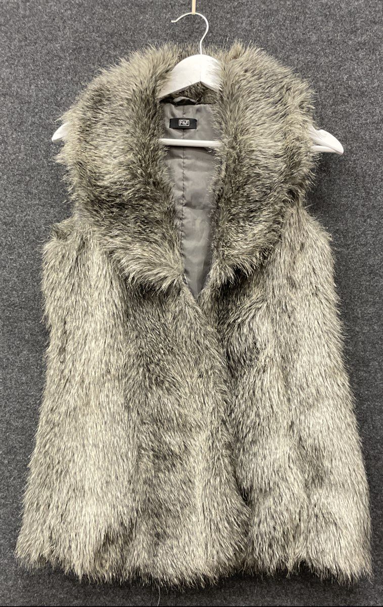 F&F Women's Gray Faux Fur Vest Oversized Collar Open Front Size 8