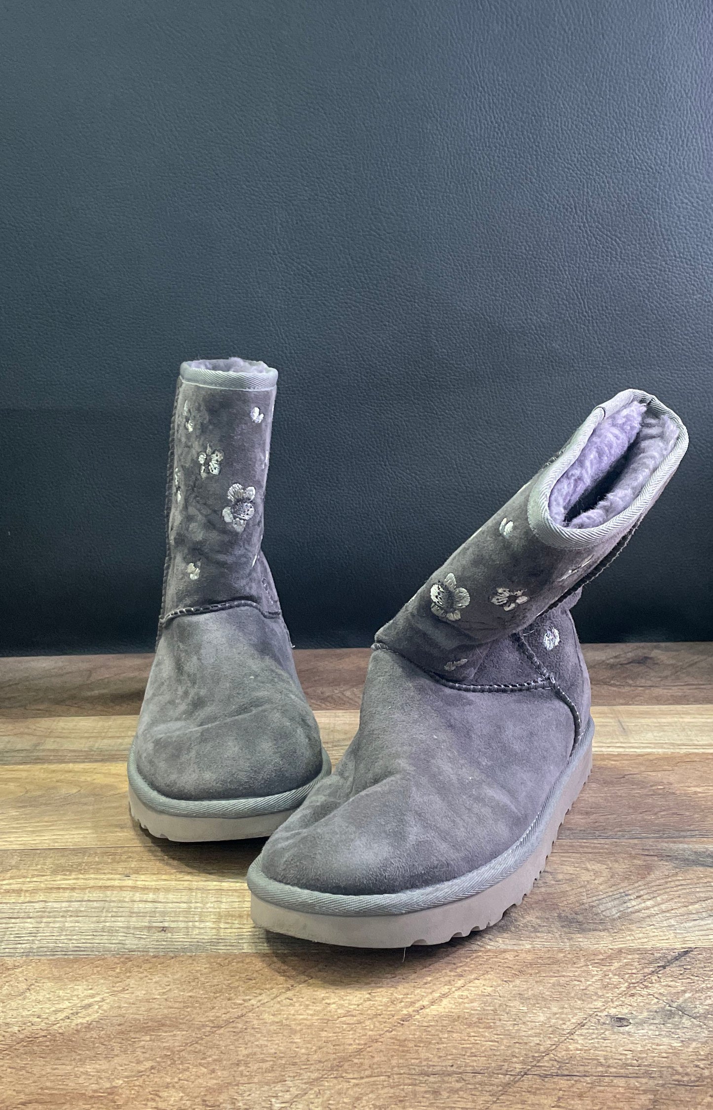 UGG Classic Short Blossom Nightfall Grey Shearling Boots Women's Size 7