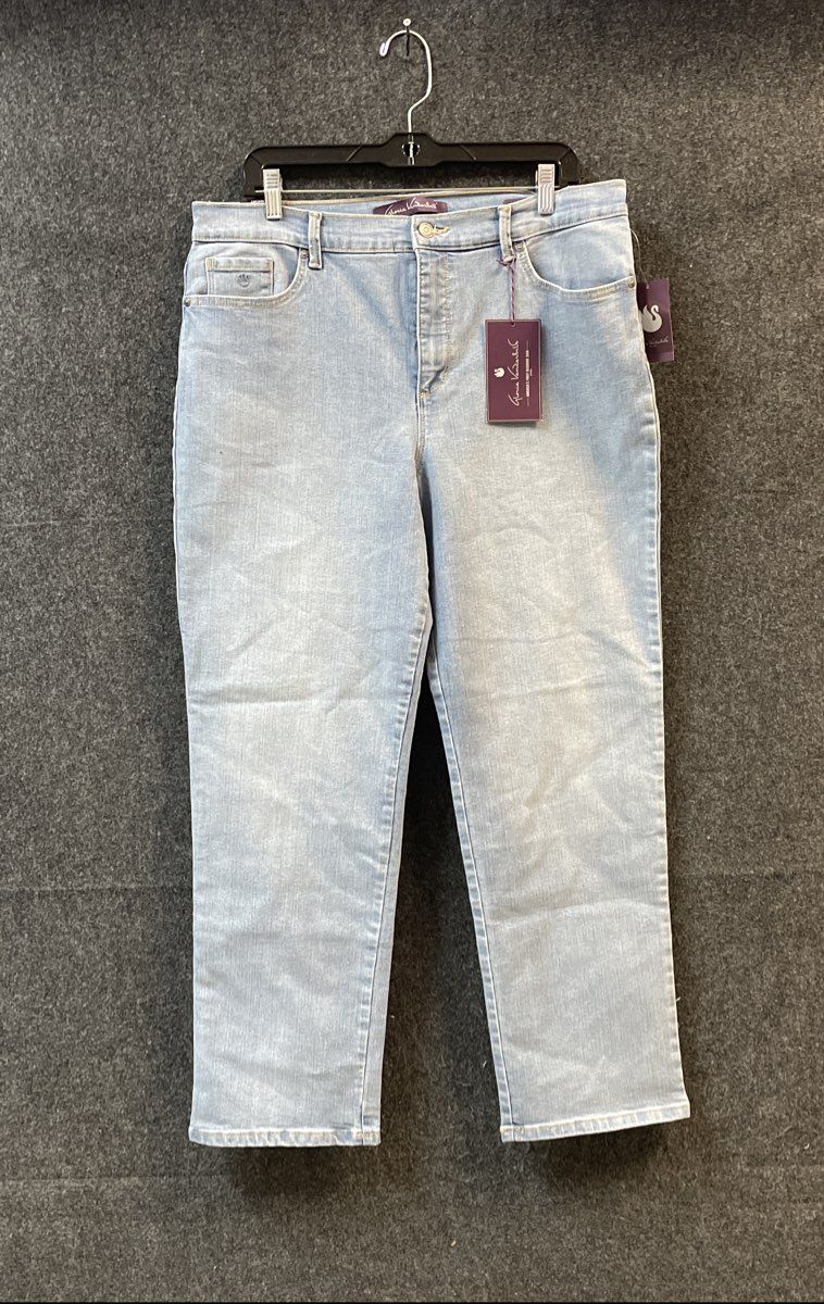 Gloria Vanderbilt Women's Amanda Tapered Jeans Light Wash Sz 16 Short NWT