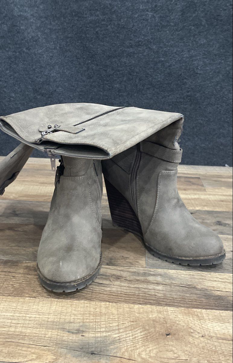Very Volatile Grey Faux Suede Buckle Strap Wedge Boots Women's Size 7.5