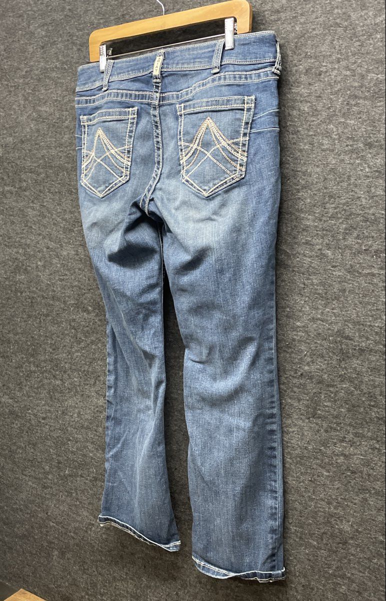 Ariat Women's REAL Denim Blue Medium Wash Embroidered Back Pocket Jeans Sz 32S