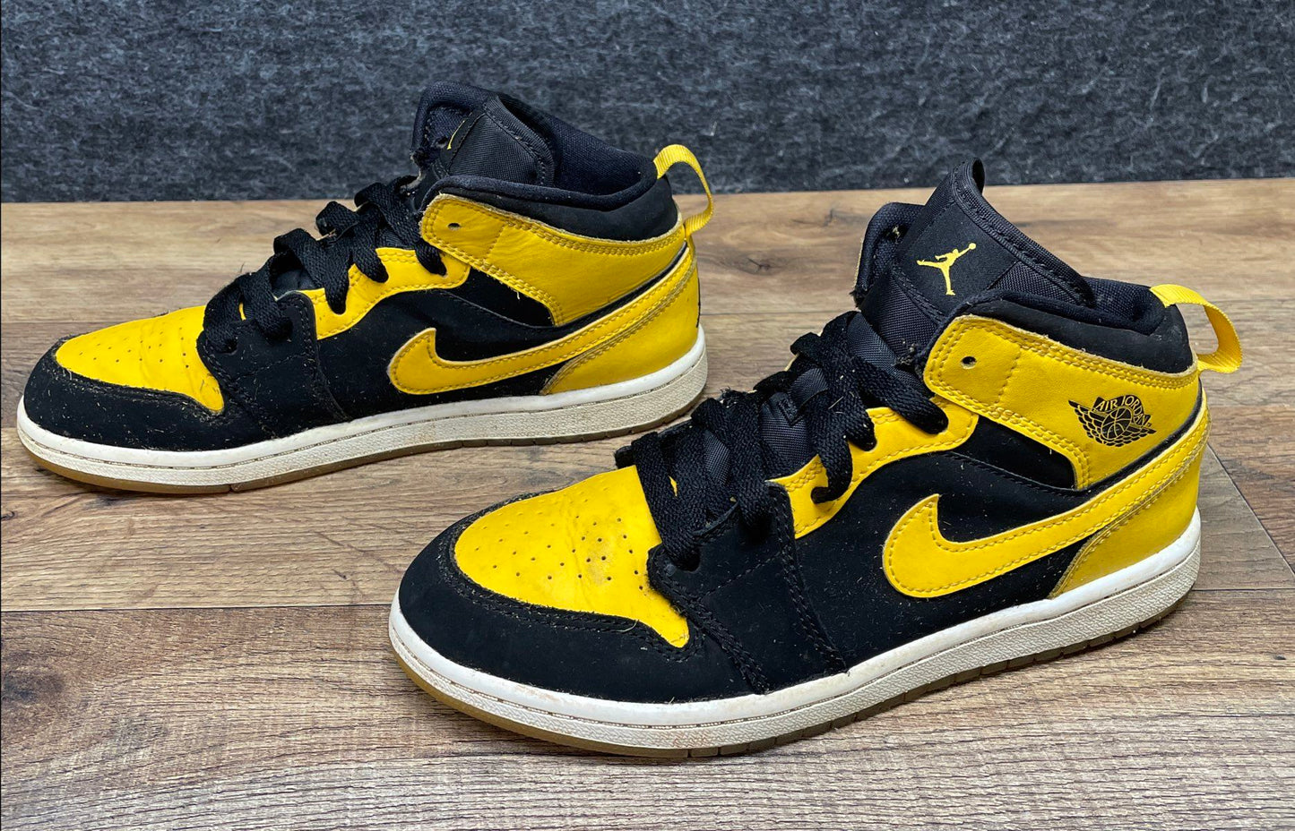 Nike Air Jordan 1 Mid New Love Black Varsity Maize GS Youth Size 3Y