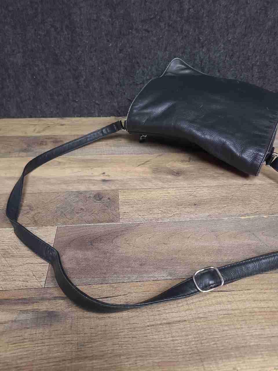 Vintage TL New York Toronto Black Leather Flap Messenger Crossbody Bag