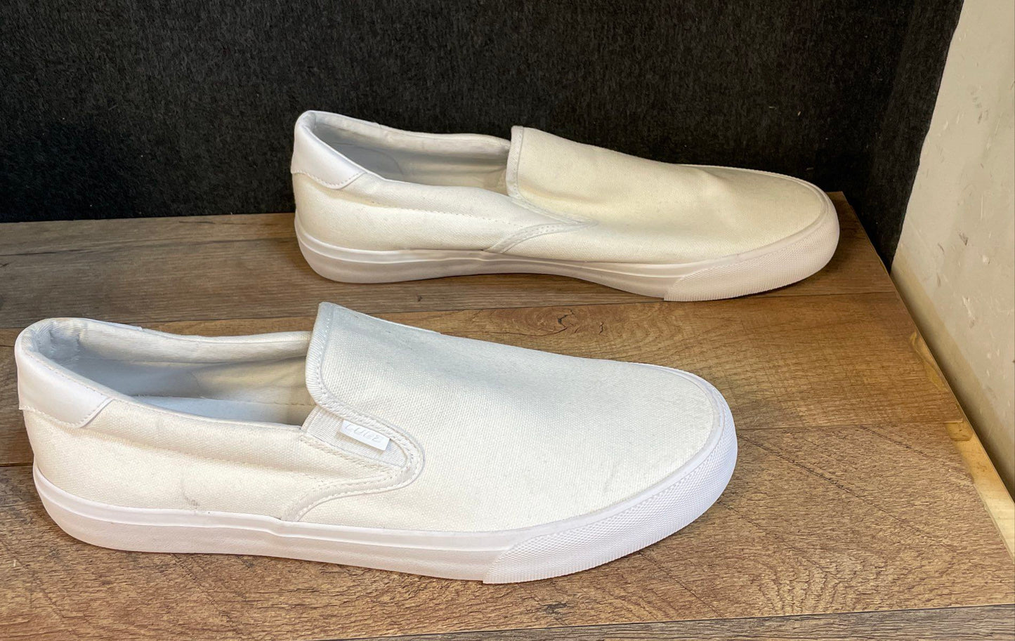 Lugz Clipper White Canvas Men's Slip On Sneakers Size 11