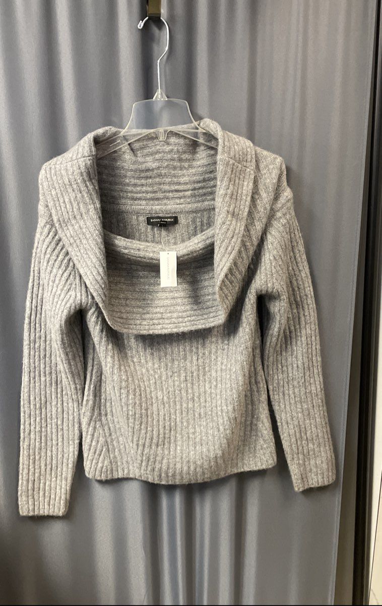 Banana Republic Women's Gray Plume Off-Shoulder Ribbed Wool Sweater Sz L NWT