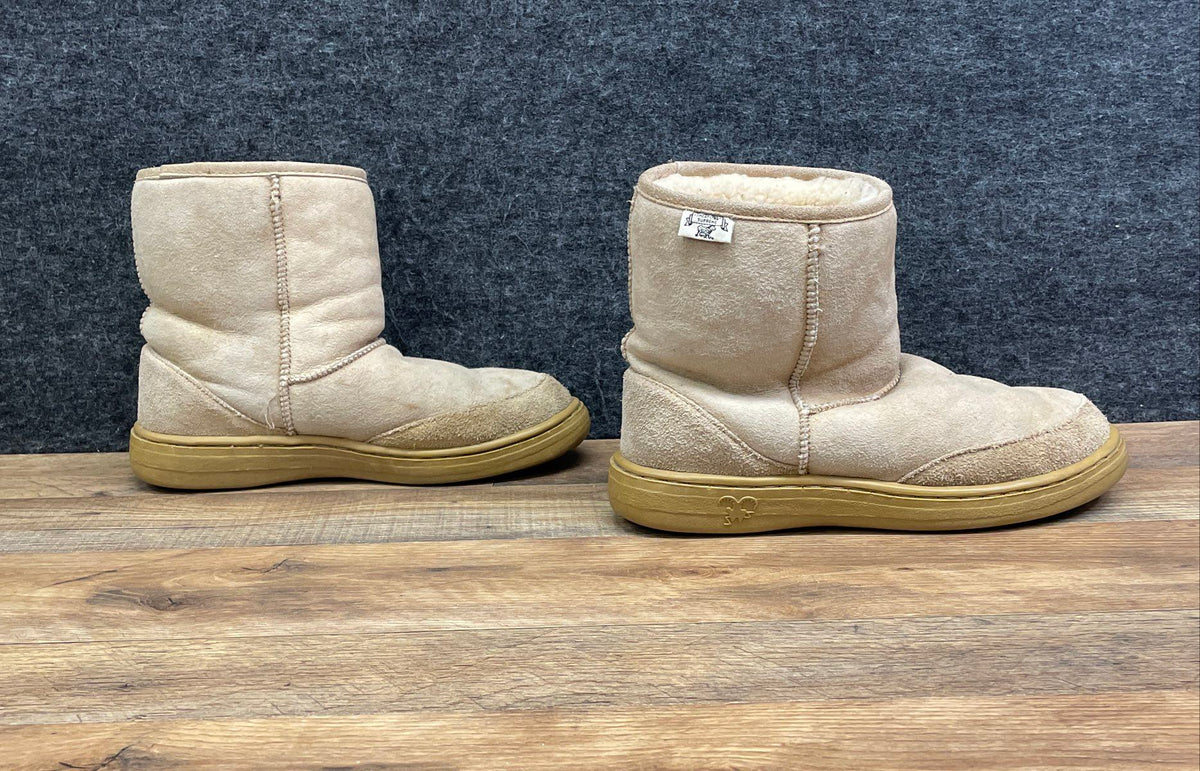 Shearling Supreme Beige Suede Sheepskin Lined Winter Boots Men's 9 Women's 10