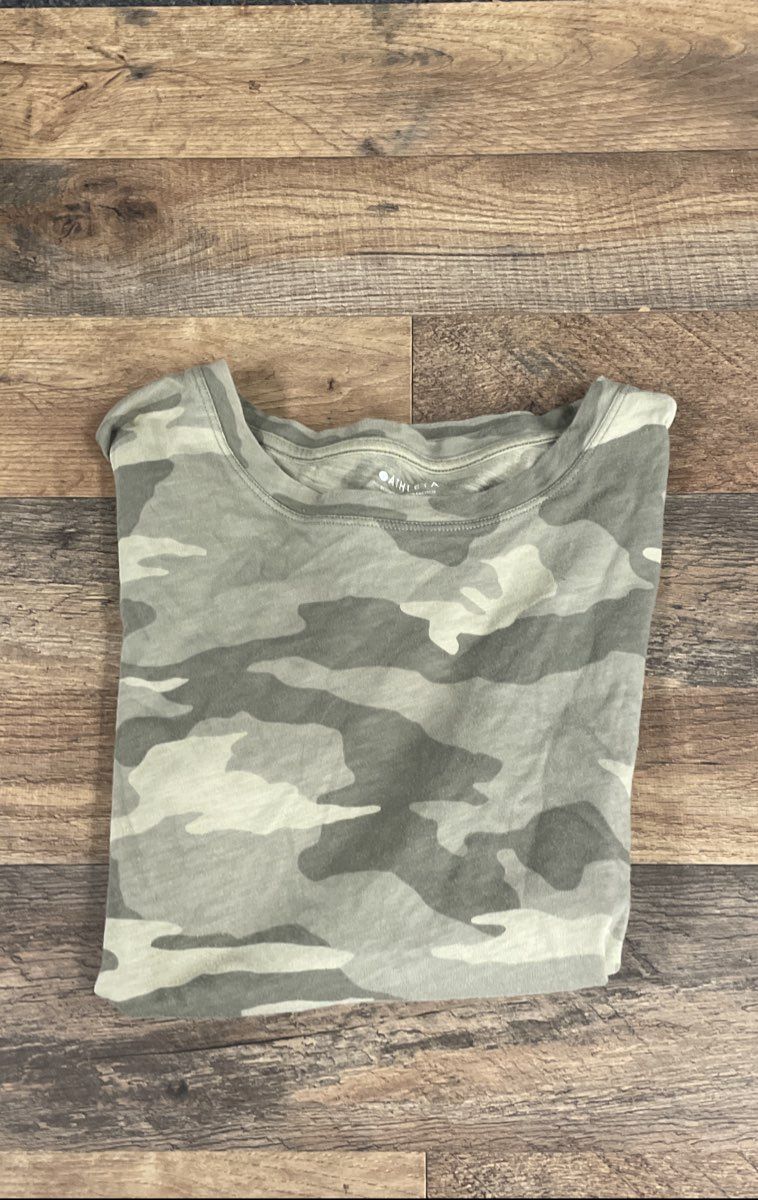Athleta Women's Green Camo Slub Knit Crew Neck Short Sleeve T-Shirt Sz M