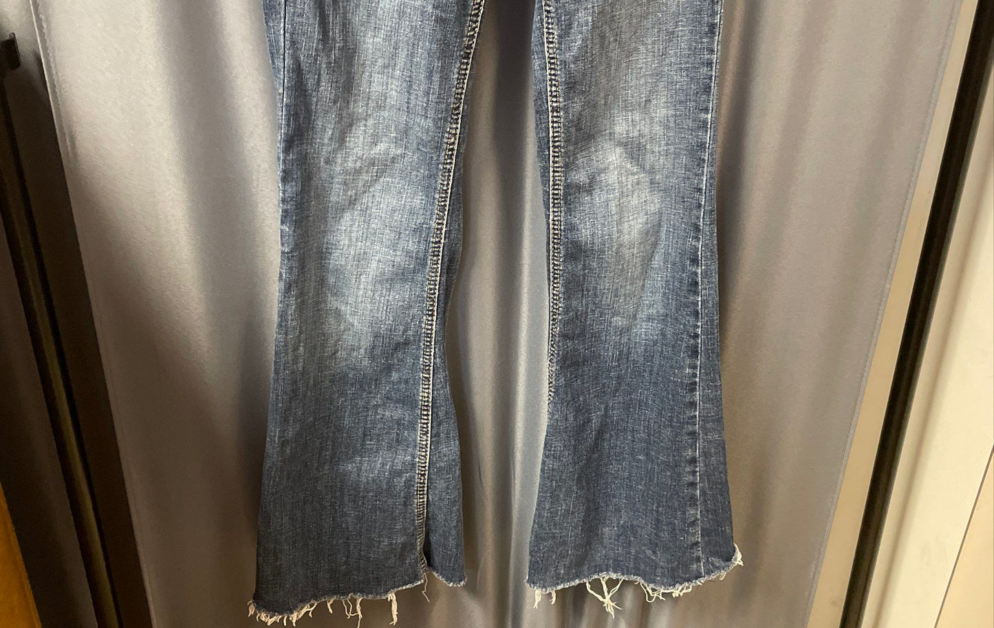 Ariat Women's Blue R.E.A.L. Denim Perfect Rise Flare Raw Hem Jeans Sz 27XL