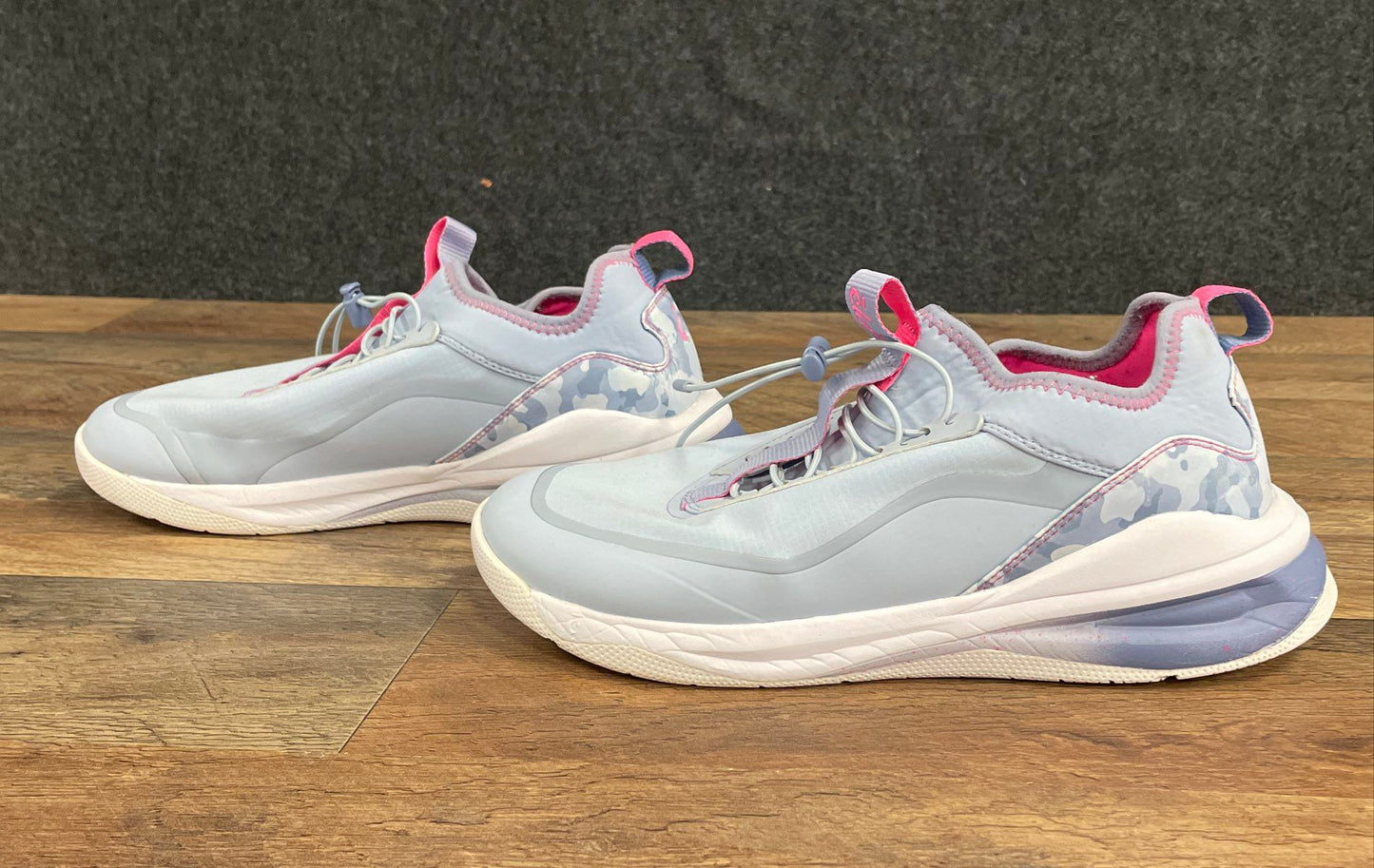 Clove Solo Light Blue Pink Camo Healthcare Nursing Sneakers Women's 10 Men's 8.5