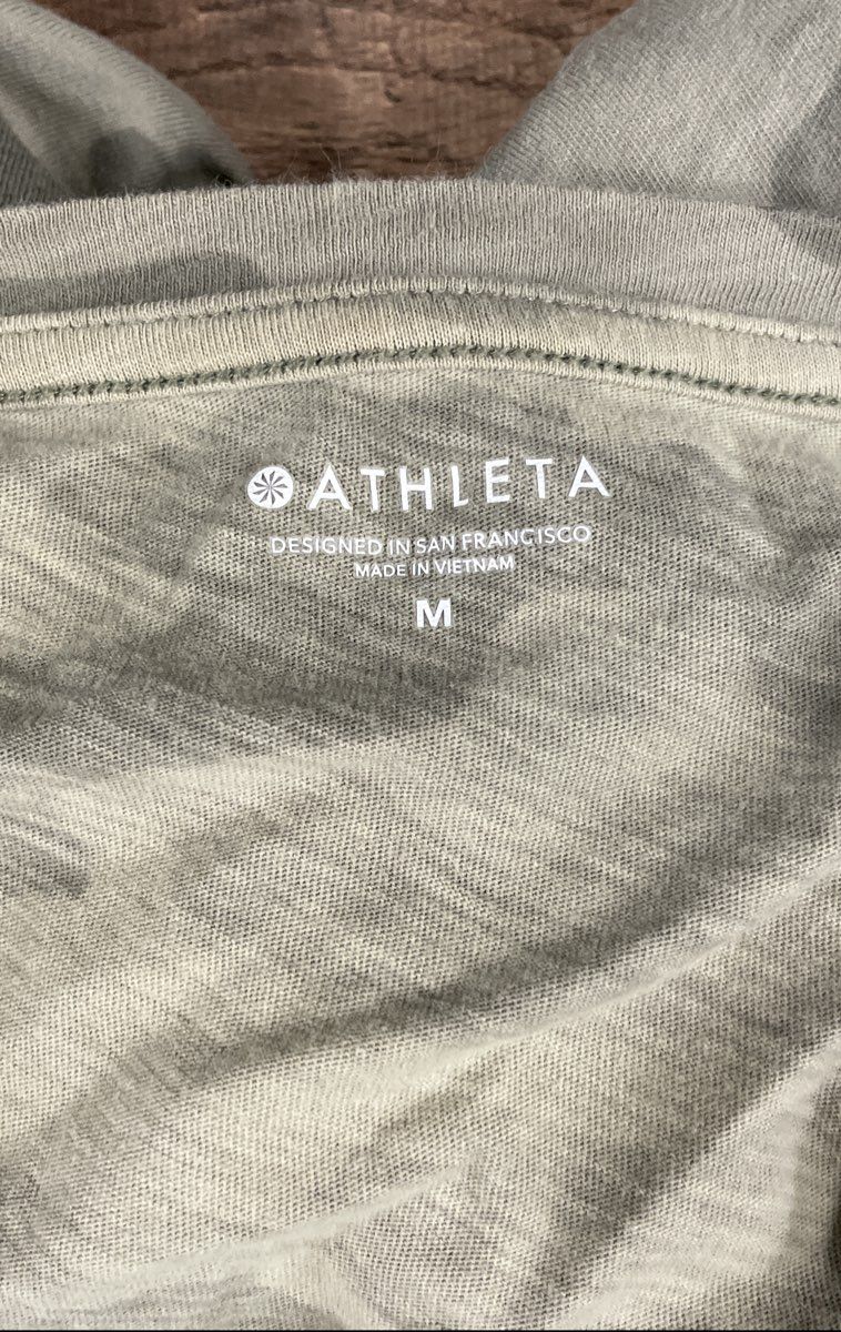 Athleta Women's Green Camo Slub Knit Crew Neck Short Sleeve T-Shirt Sz M