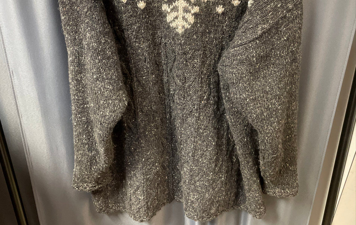 Vintage JK America Women's Gray Wool Angora Snowflake Beaded Sweater Sz 22/24