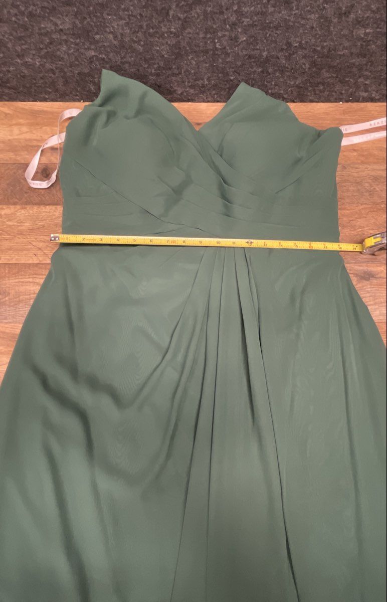 Azazie Women's Green Chiffon Halter High Slit Maxi Formal Gown Dress Sz A18
