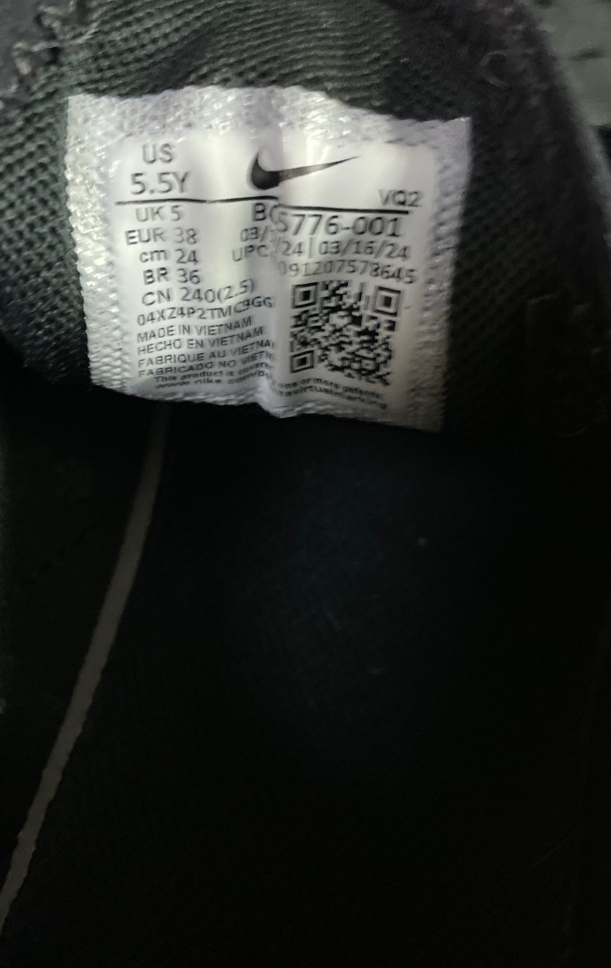 Nike Air Max 270 Triple Black Youth Running Shoes BQ5776-001 Size 5.5Y