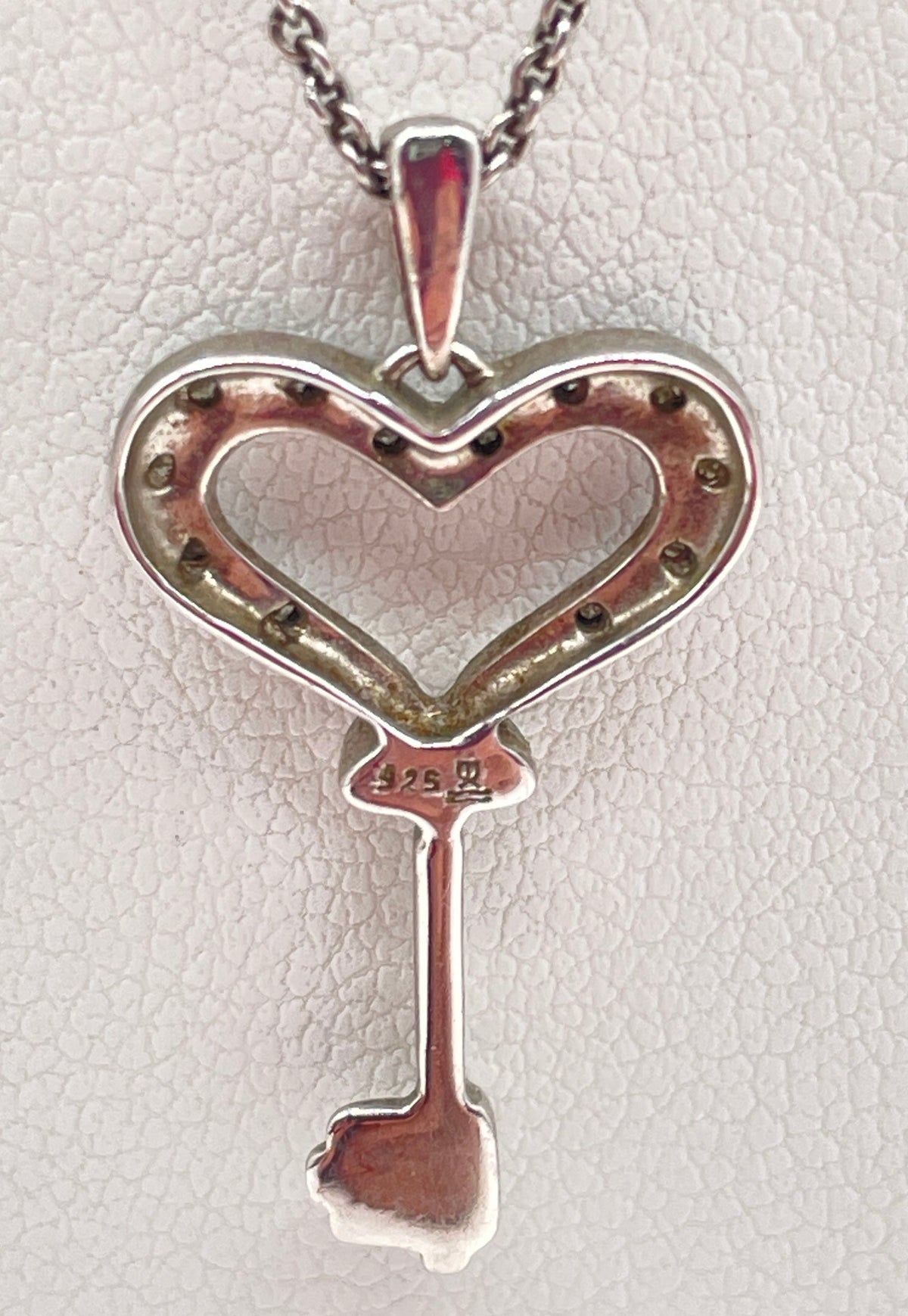 925 Sterling Silver Diamond Accent Heart Key Pendant Necklace 2.7g