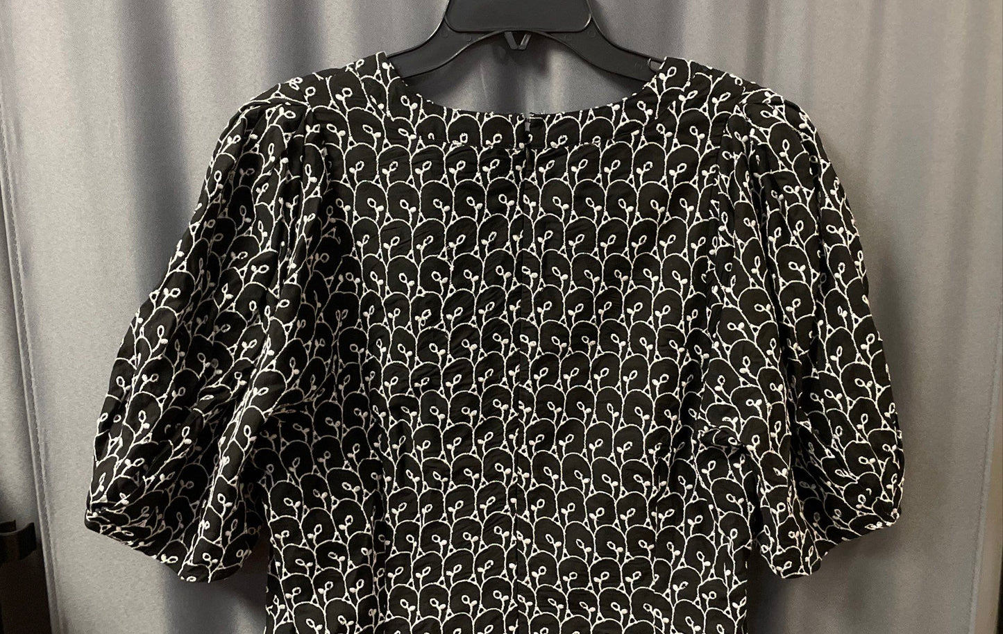 Loft Women's Black White Embroidered Short Puff Sleeve V-Neck Dress Sz 12 NWT