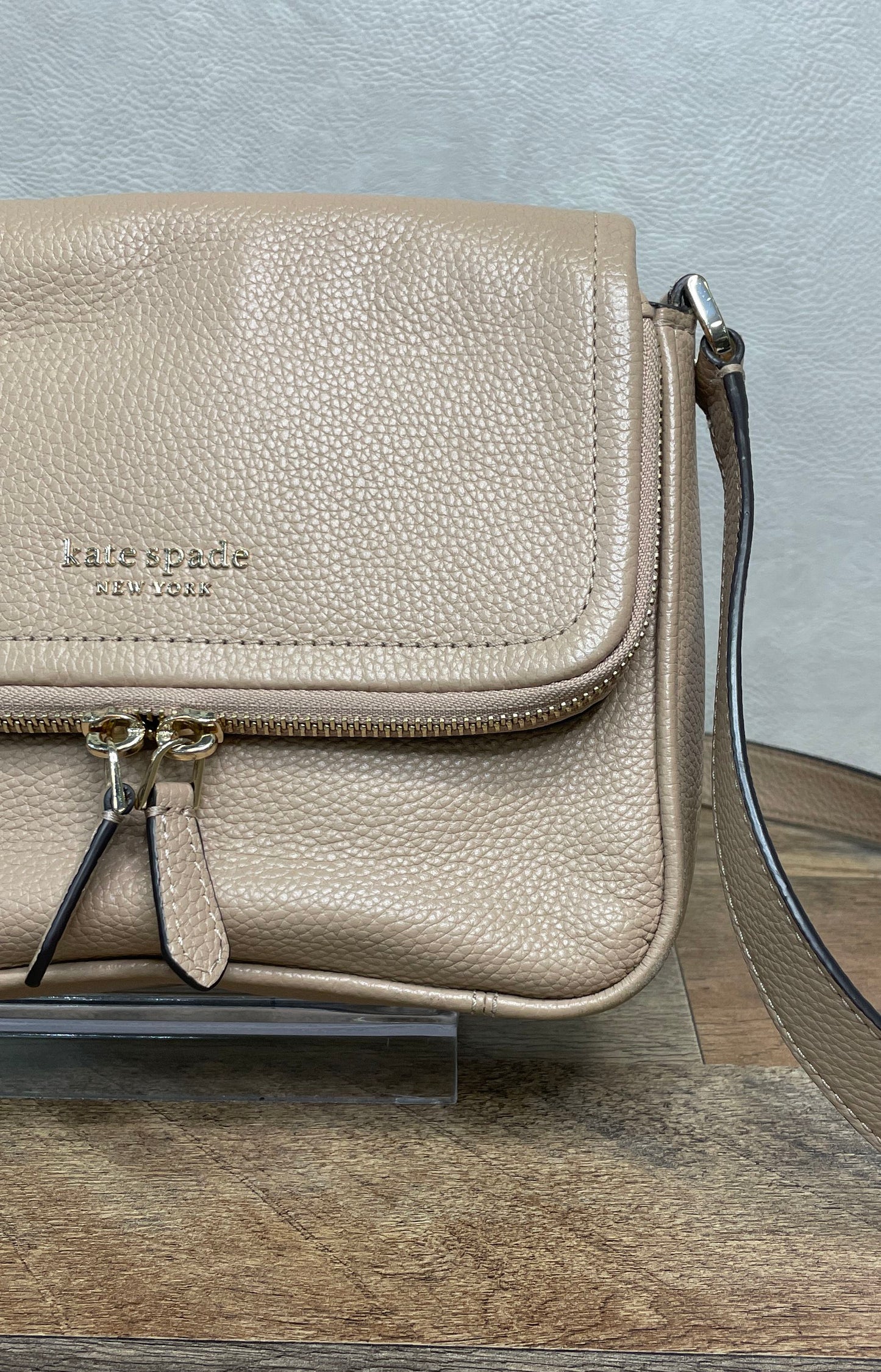 Kate Spade Beige Pebbled Leather Crossbody Bag Gold Hardware Nude Taupe Small