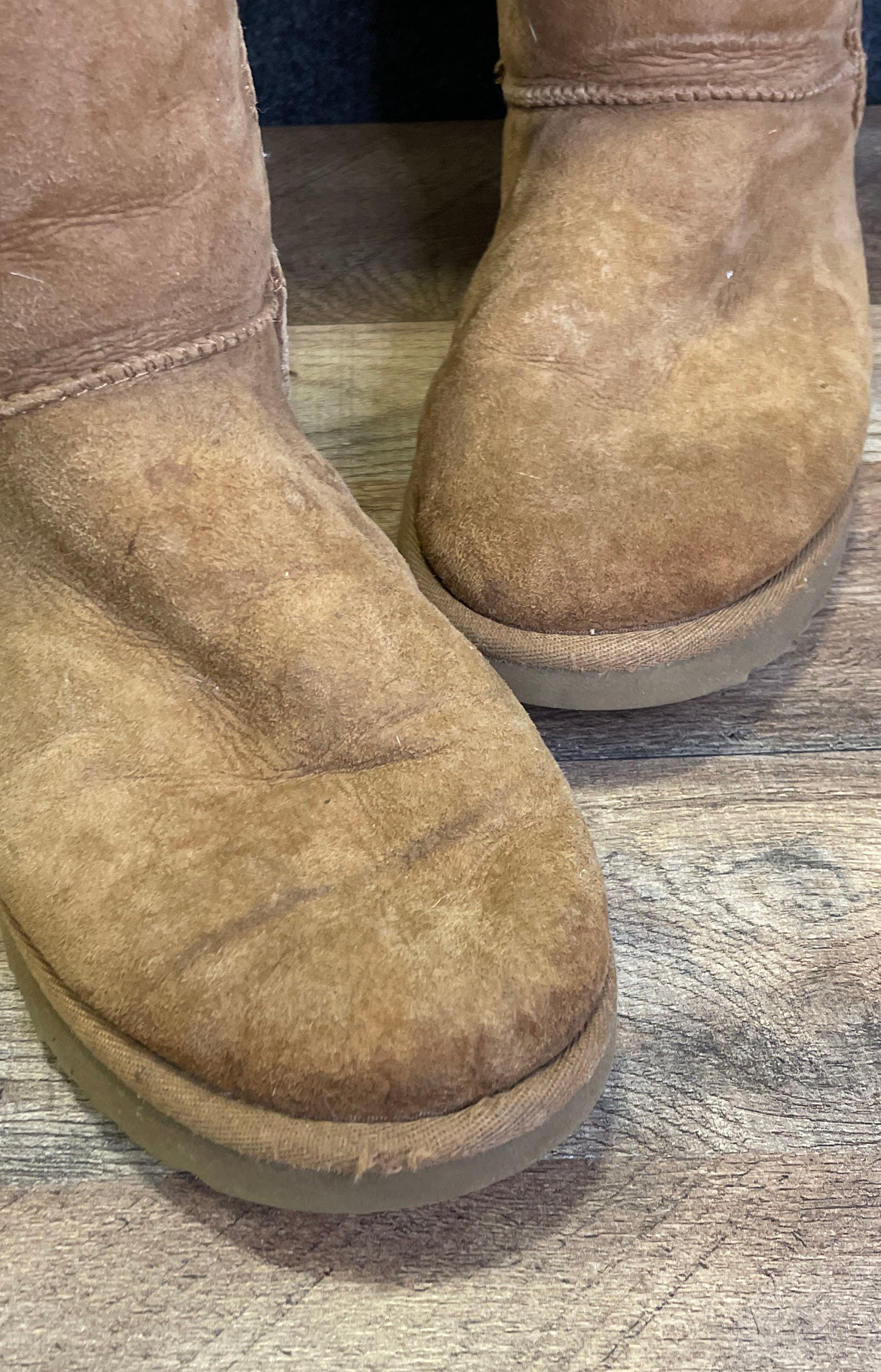 UGG Classic Mini II Chestnut Suede Sheepskin Boots Women's Size 9