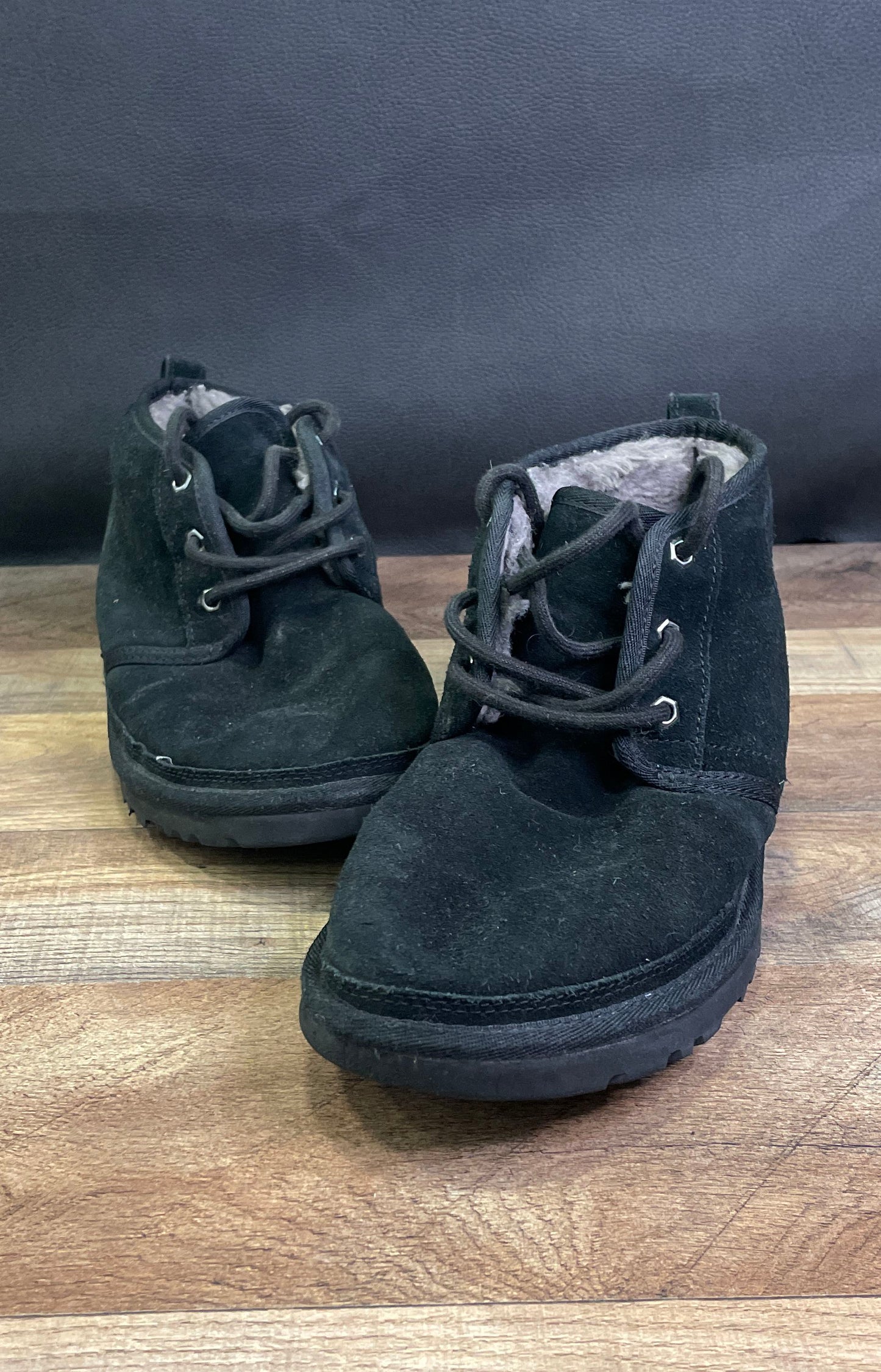 UGG Neumel Black Suede Shearling Lined Lace Up Chukka Boots Men's Size 9