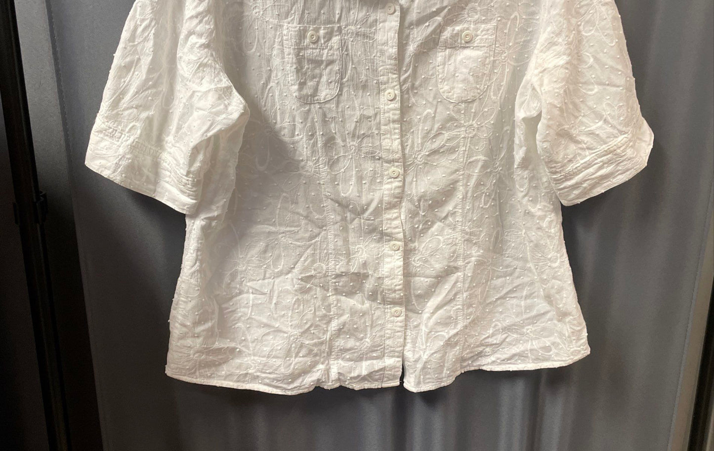 Woolrich Women's White Floral Embroidered Swiss Dot Short Sleeve Shirt Sz L