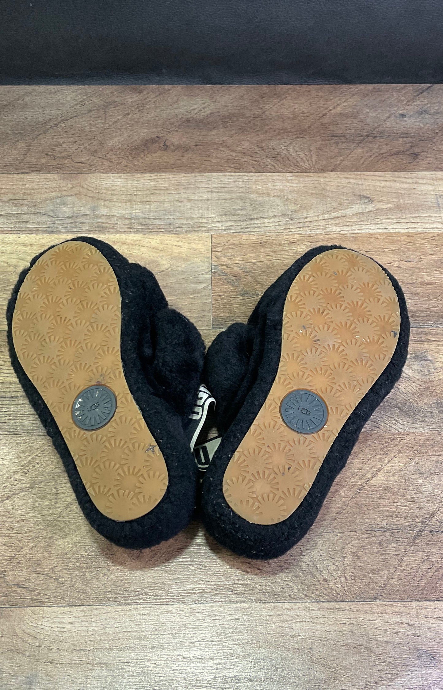 UGG Oh Yeah Black Sheepskin Slide Slipper Sandals Women's Size 7