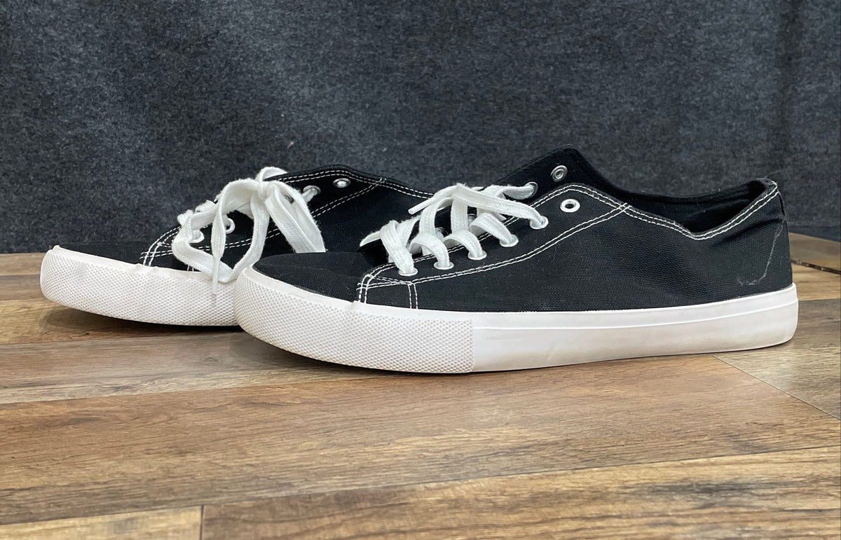 Torrid Black Canvas Low Top Sneakers Women's Size 11WW Extra Wide