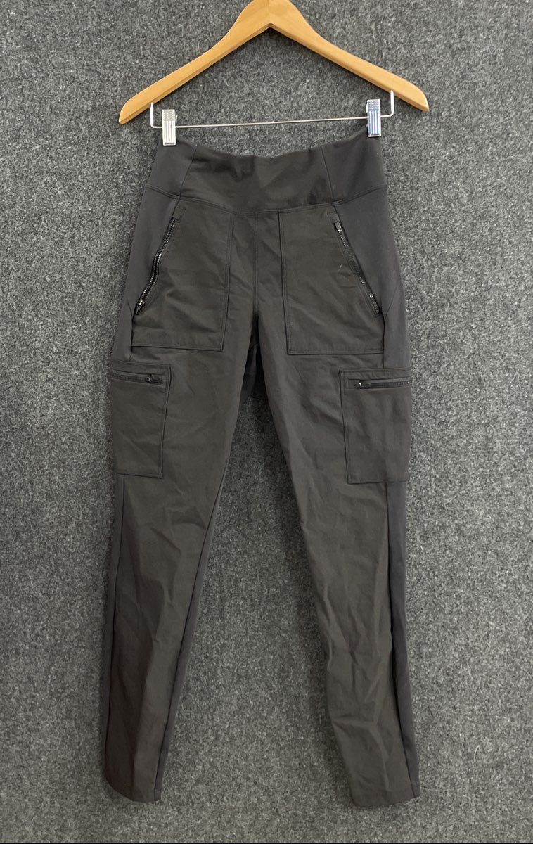 Athleta Women's Headlands Hybrid Cargo Tight Black 6-Pocket Stretch Pants Sz 4