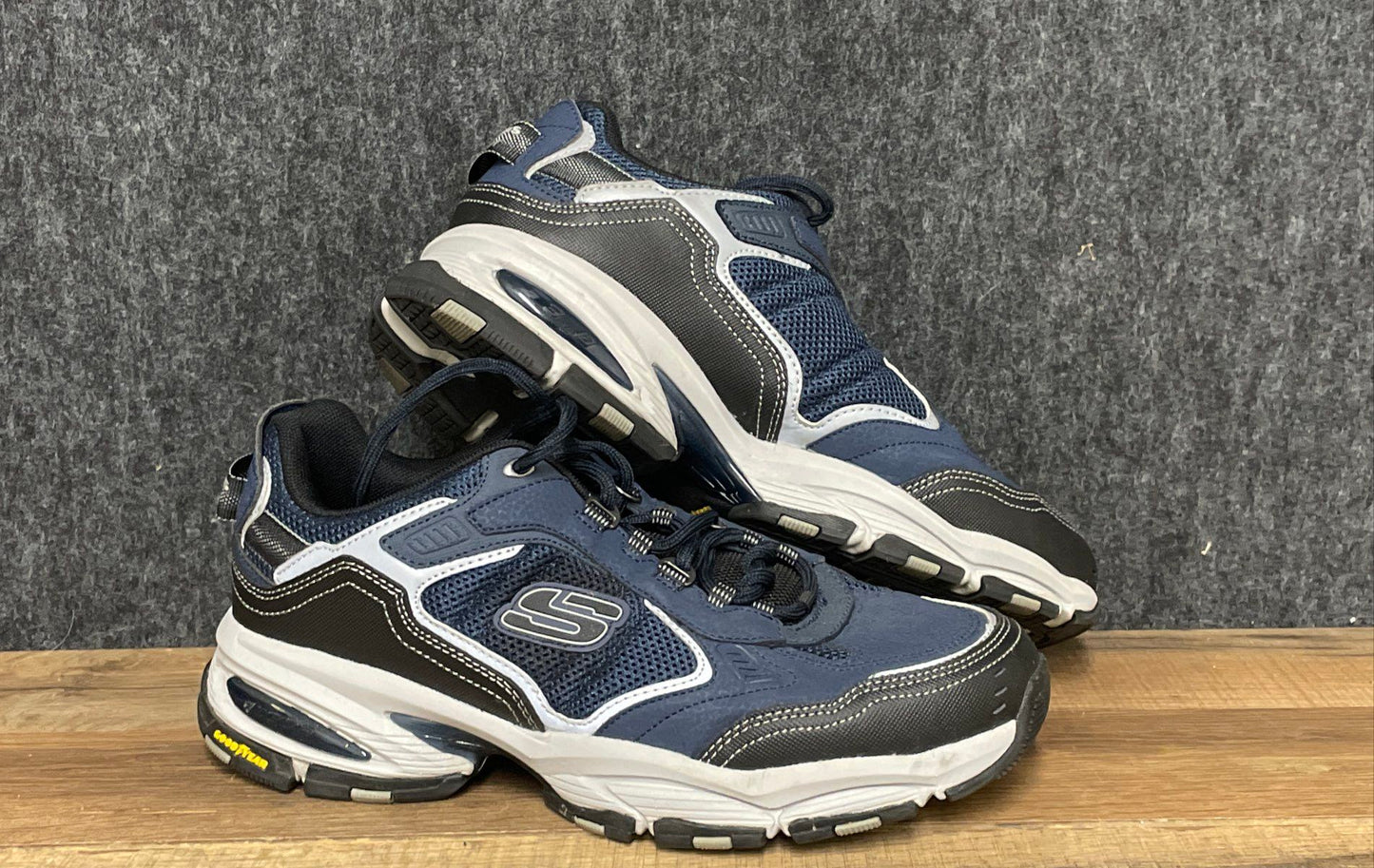 Skechers Vigor 3.0 Navy Black Men's Wide Training Sneakers Size 9