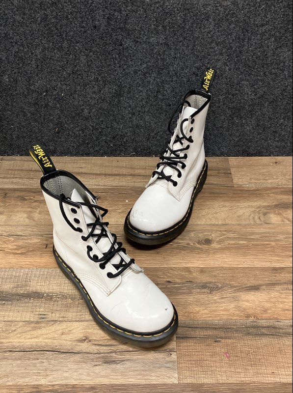 Dr. Martens 1460 W White Leather 8-Eye Lace Up Boots Women's Size 6