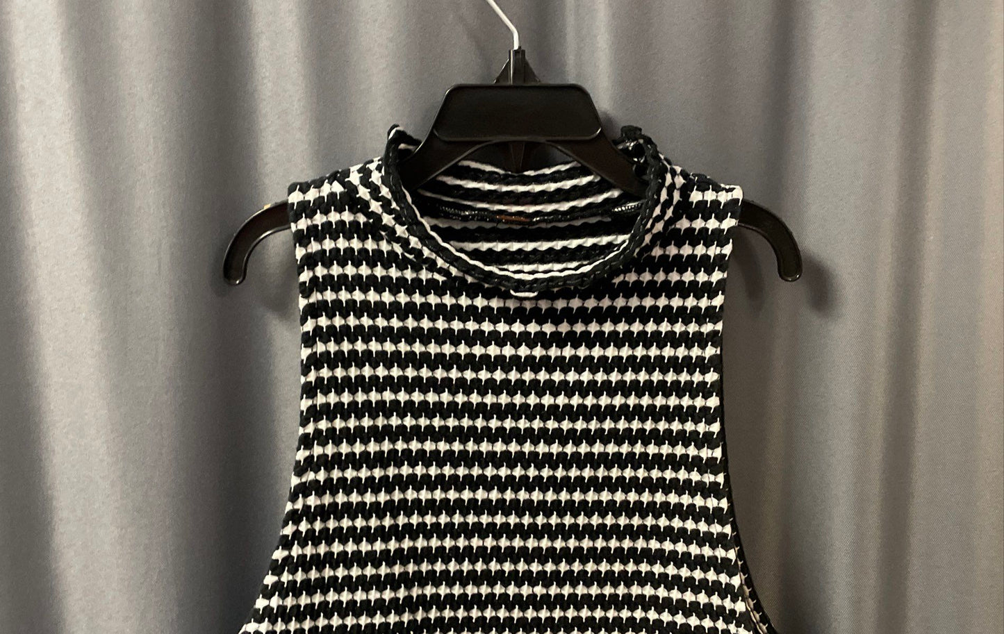 Free People Women's Black White Textured Mock Neck Sleeveless Cropped Top Sz S