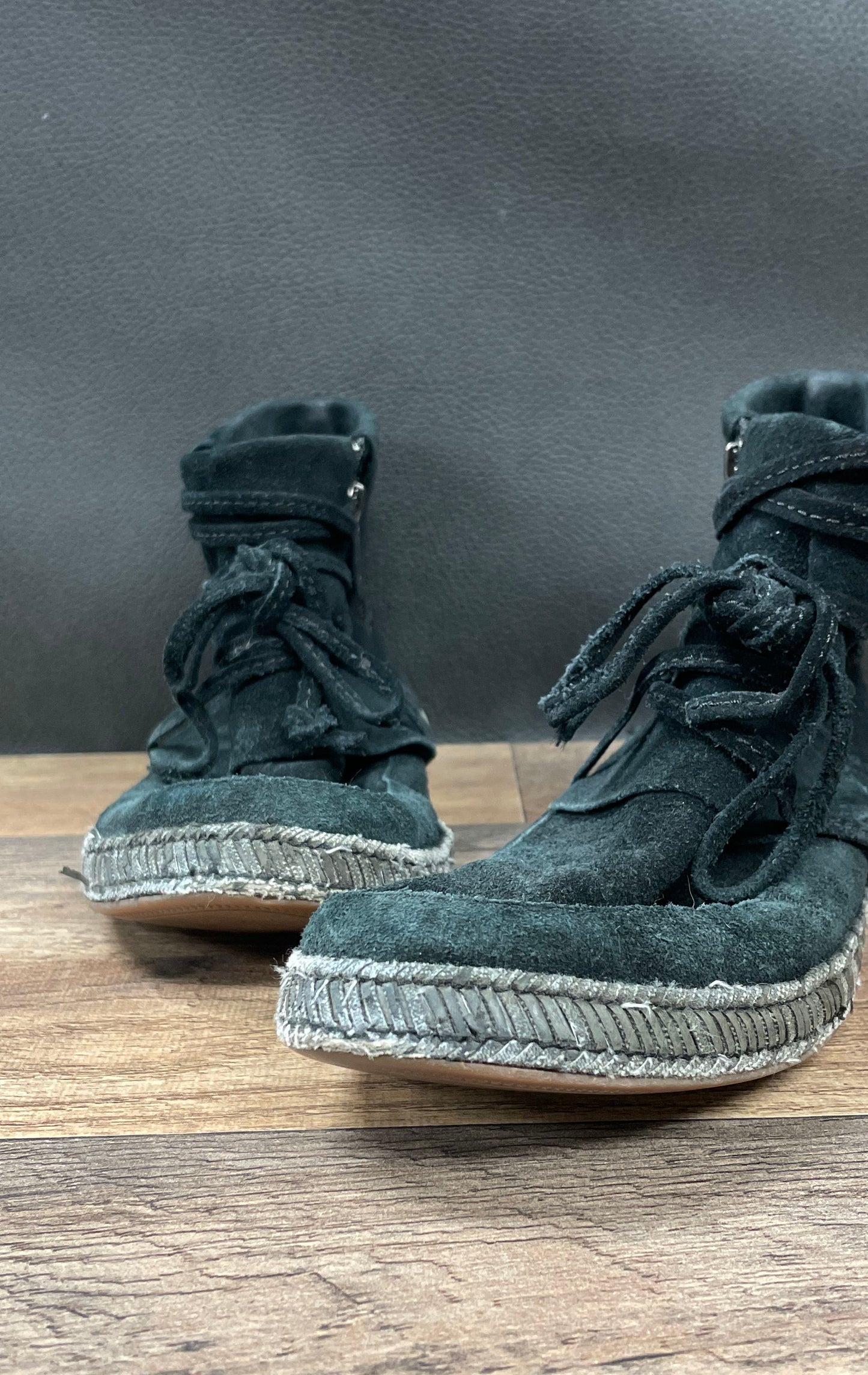 UGG McKay Black Suede Sheepskin Lined Ankle Boots Booties Women's Size 6.5