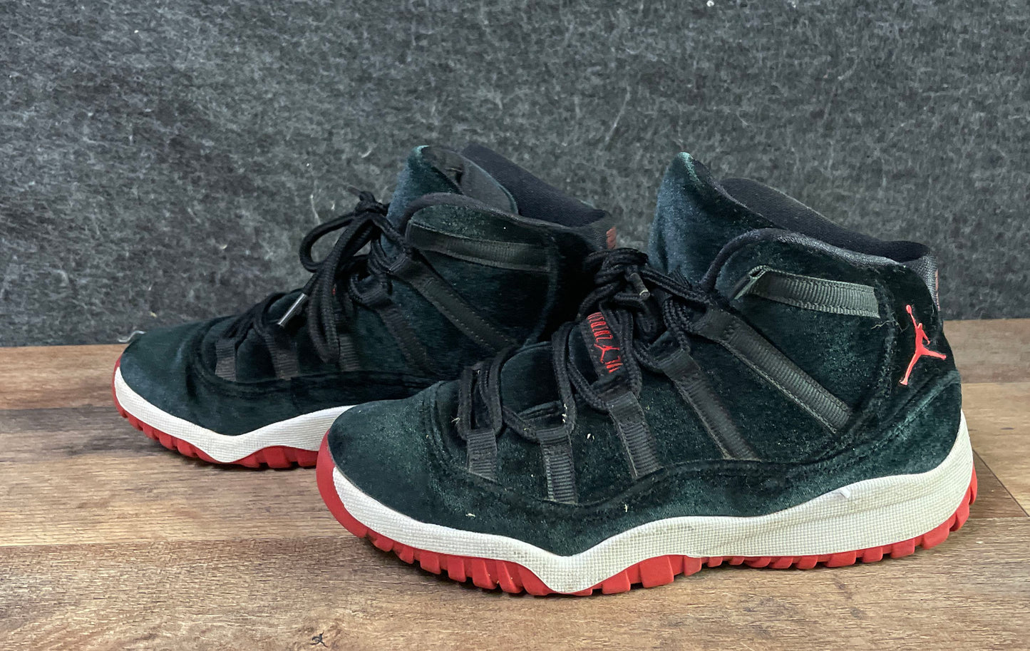 Nike Air Jordan 11 Retro Velvet Black Gym Red Kids Basketball Shoes Size 2Y