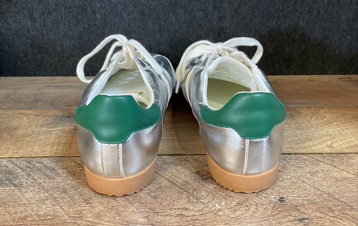 Steve Madden Metallic Silver Green White Low Top Soccer Sneakers Women's Size 10