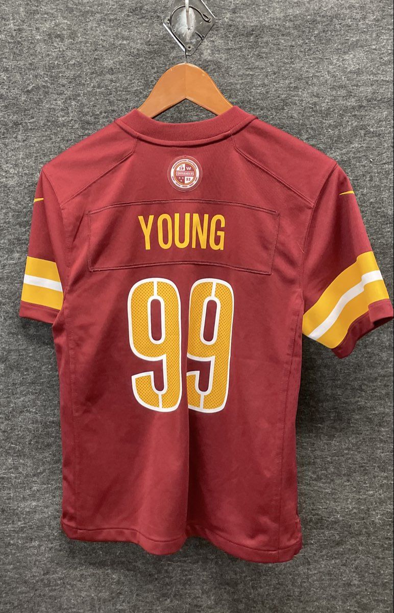 Nike Youth Boys Washington Commanders Chase Young #99 NFL Football Jersey Red M