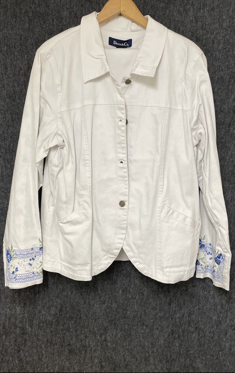 Denim & Co. Women's White Floral Embroidered Jacket & Cropped Pants Set Sz L