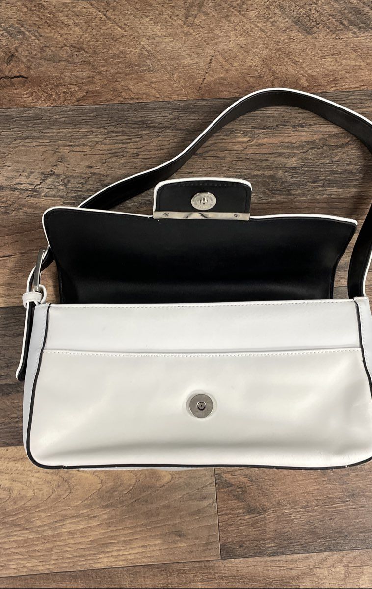 Coletta White Leather Vintage 90s Baguette Shoulder Bag Silver Hardware