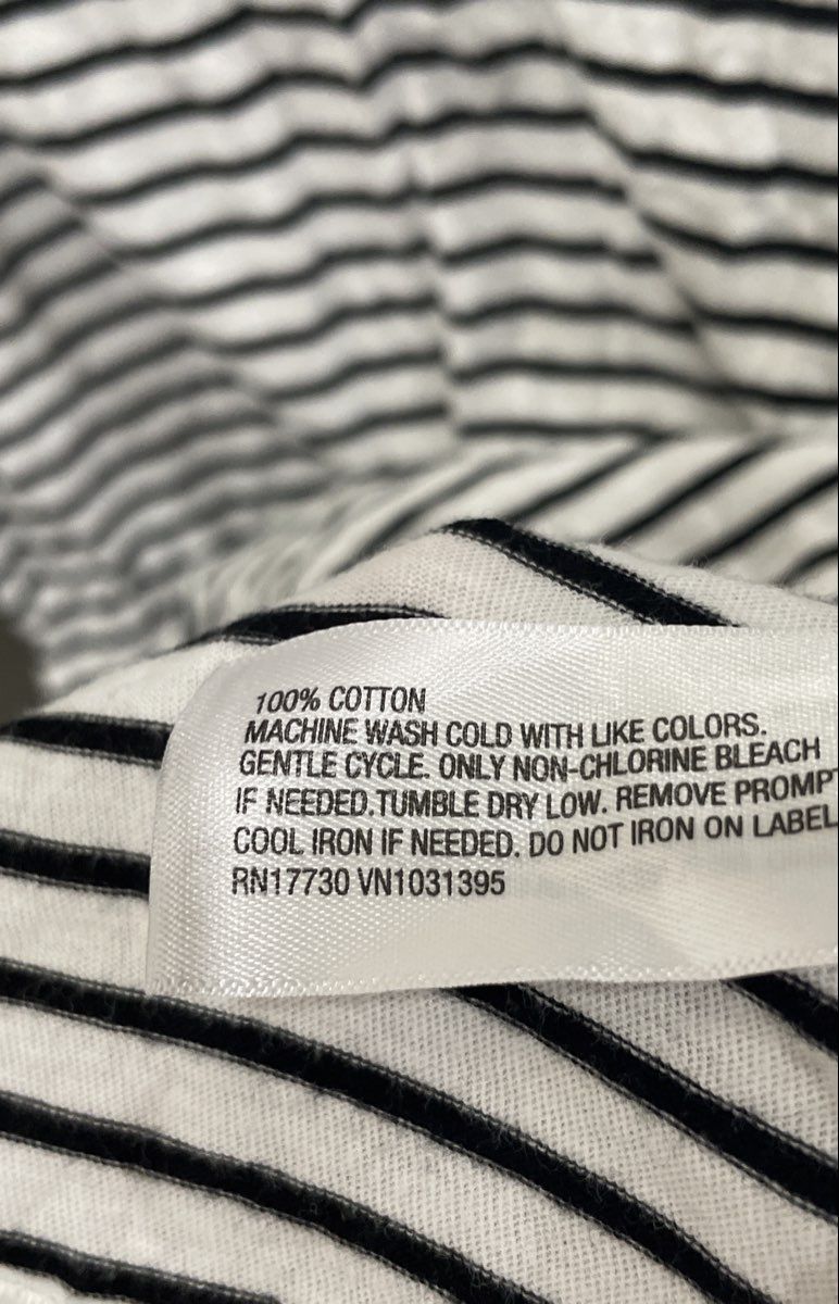 Universal Thread Women's V-Neck T-Shirt White Black Striped Cotton Sz S