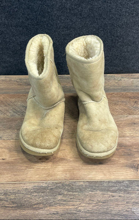 UGG Australia Classic Short 5825 Sand Suede Shearling Boots Women's Size 6