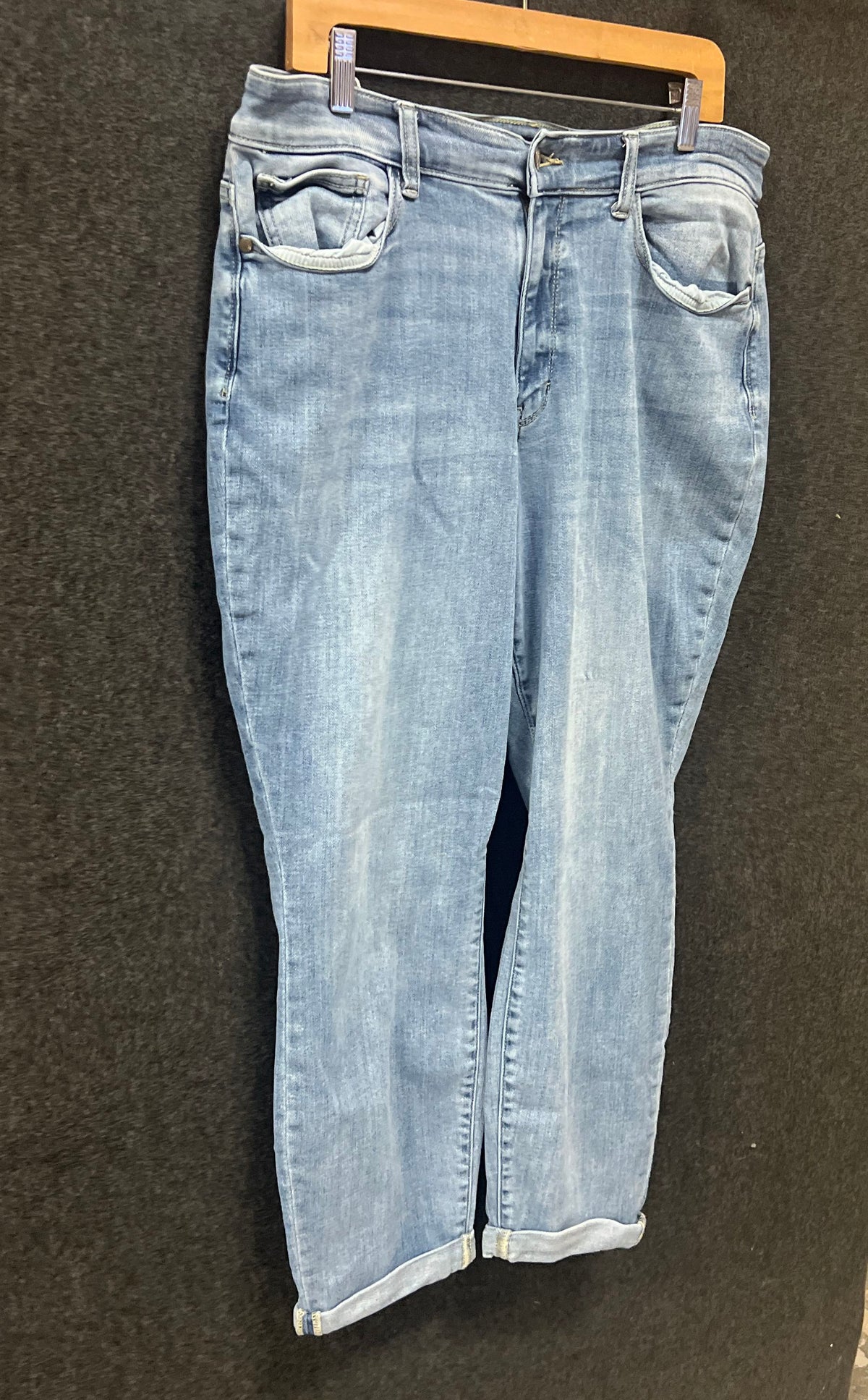Judy Blue Women's Light Wash Blue Cuffed Hem Jeans 5-Pocket Denim