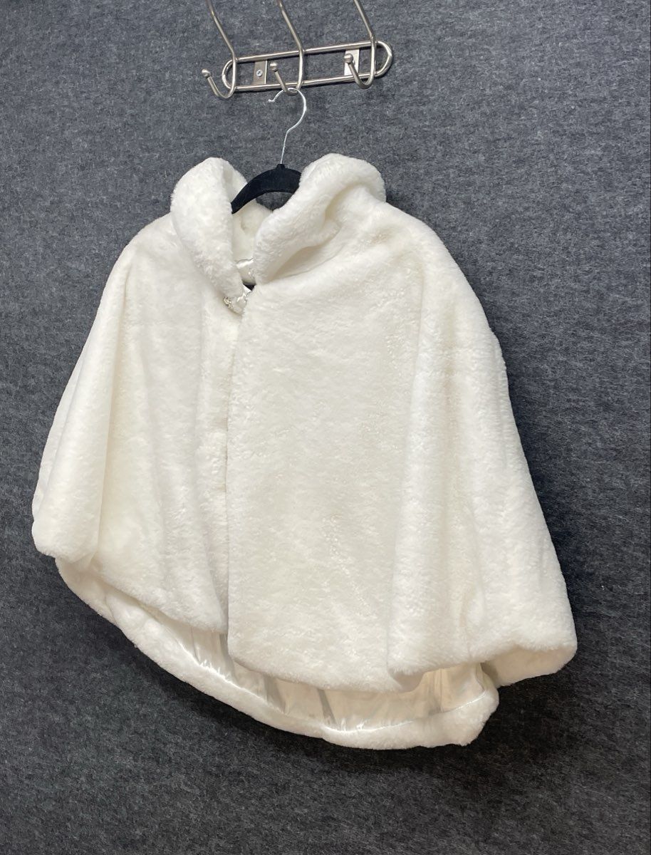 Nina Leonard Women's White Faux Fur Rhinestone Button Cape Shrug Bolero Sz 1X