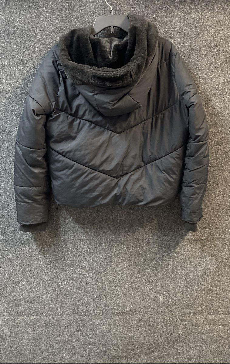 Hollister Women's Black Faux Fur Lined Hooded Chevron Puffer Jacket Sz M