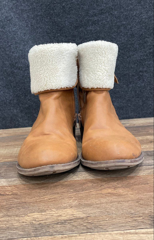 St. John's Bay SJB Dunes Brown Faux Fur Cuff Ankle Boots Women's Size 10M