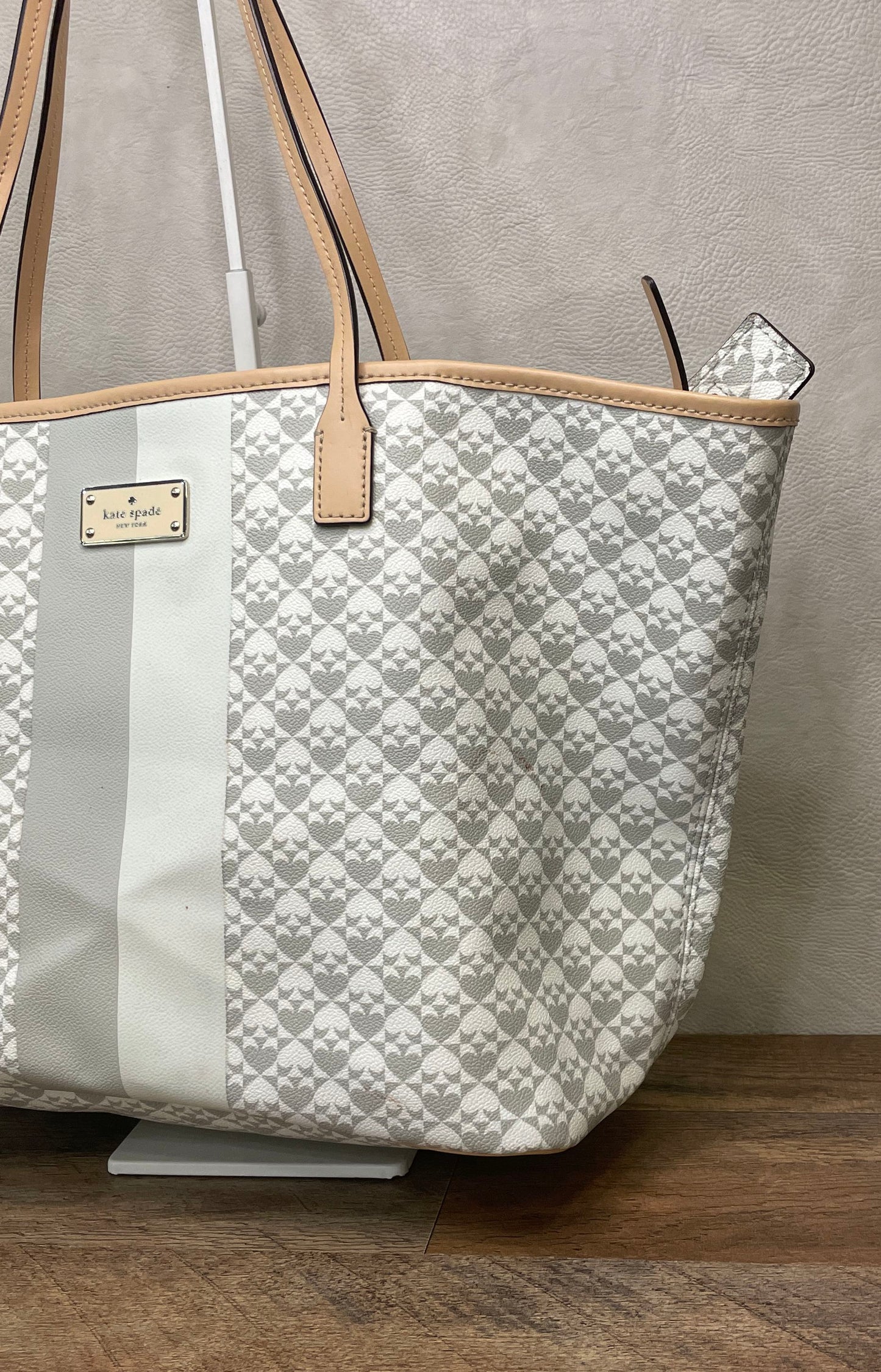 Kate Spade New York White Grey Geometric Spade Pattern Tote Bag Tan Trim