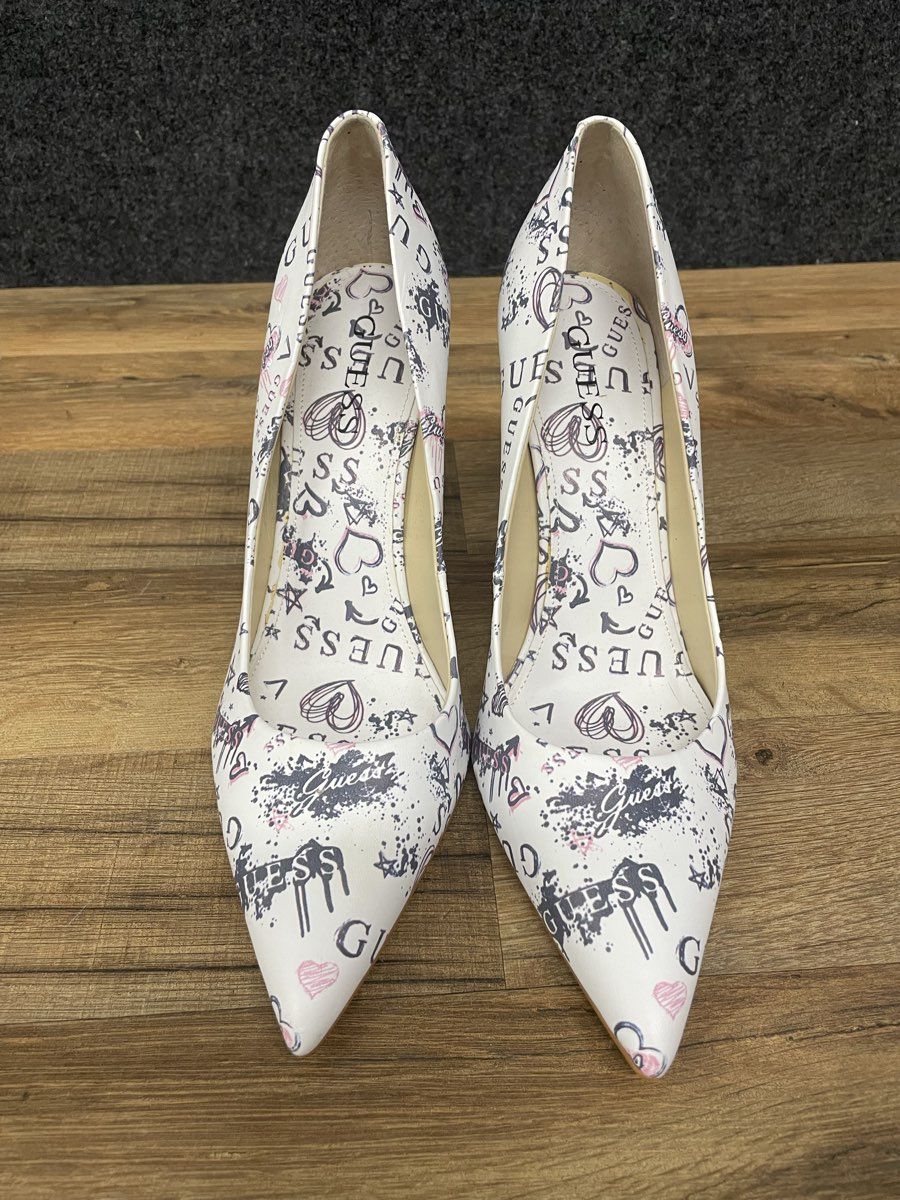 Guess Bennie White Logo Graffiti Heart Pointed Toe Stiletto Pumps Size 11