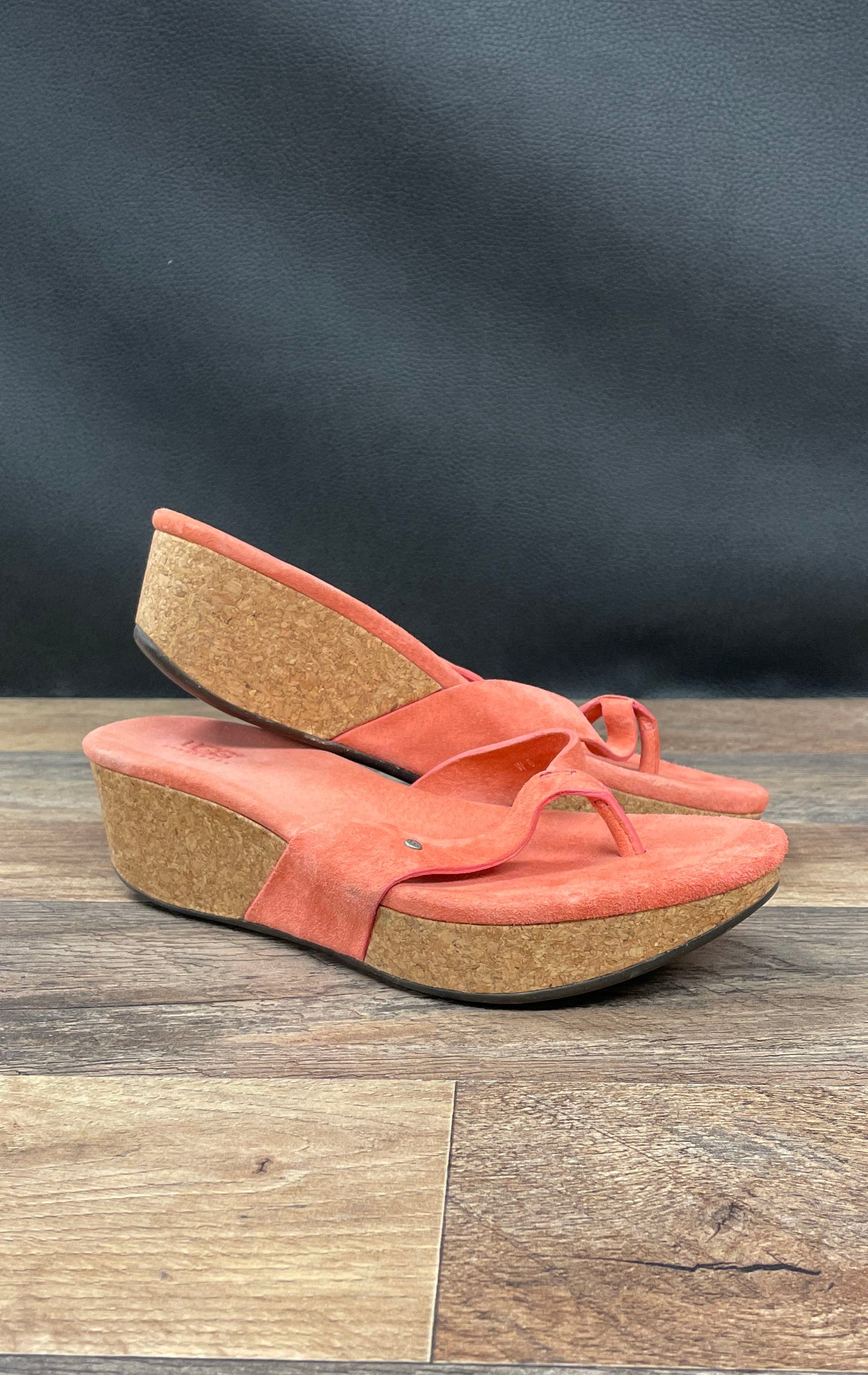 UGG Lucianna 1767 Coral Pink Suede Wedge Thong Sandals Women's Size 6