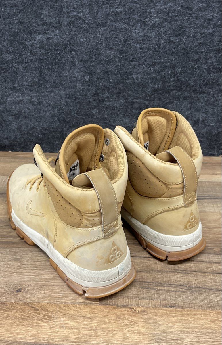 Nike Air Nevist 6 ACG Hay Beige Mid Top Sneakers Boots Men's Size 8.5