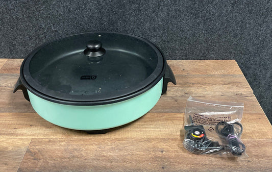 Dash DRG214AQ Family Size Electric Skillet 1400W Aqua Blue w/ Lid & Cord