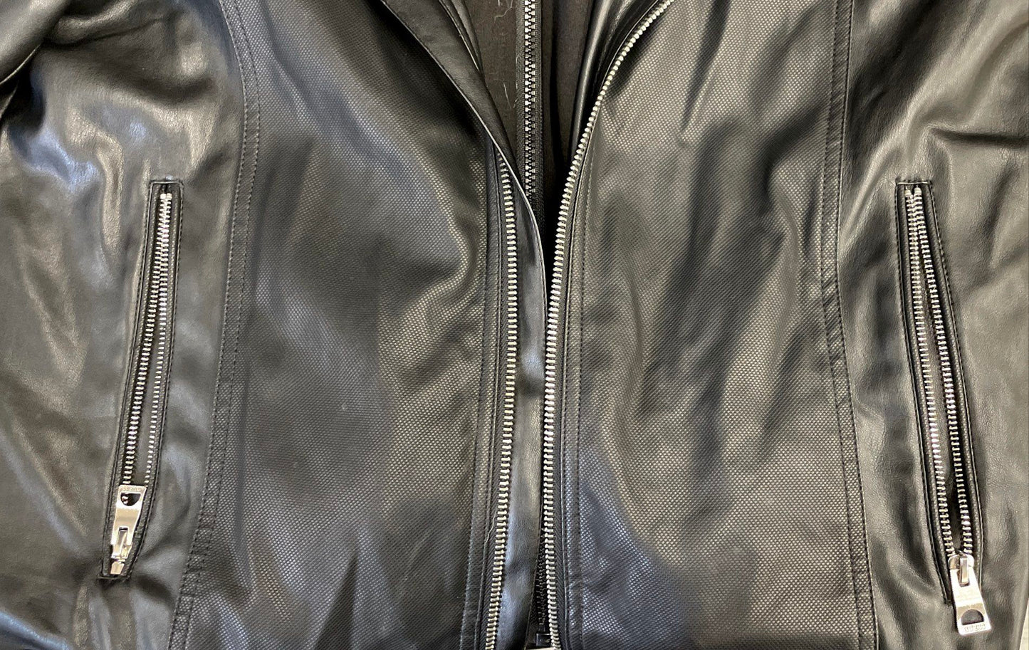Guess Men's Black Faux Leather Hooded Moto Biker Jacket Quilted Shoulder Sz L