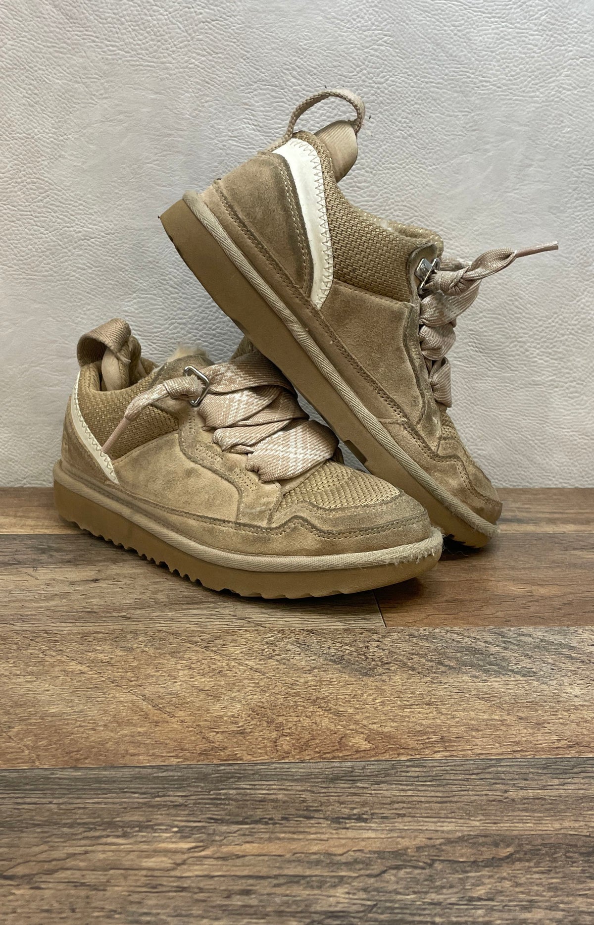 UGG Lowmel Sand Tan Kids Youth Fleece Lined Sneakers Size 2