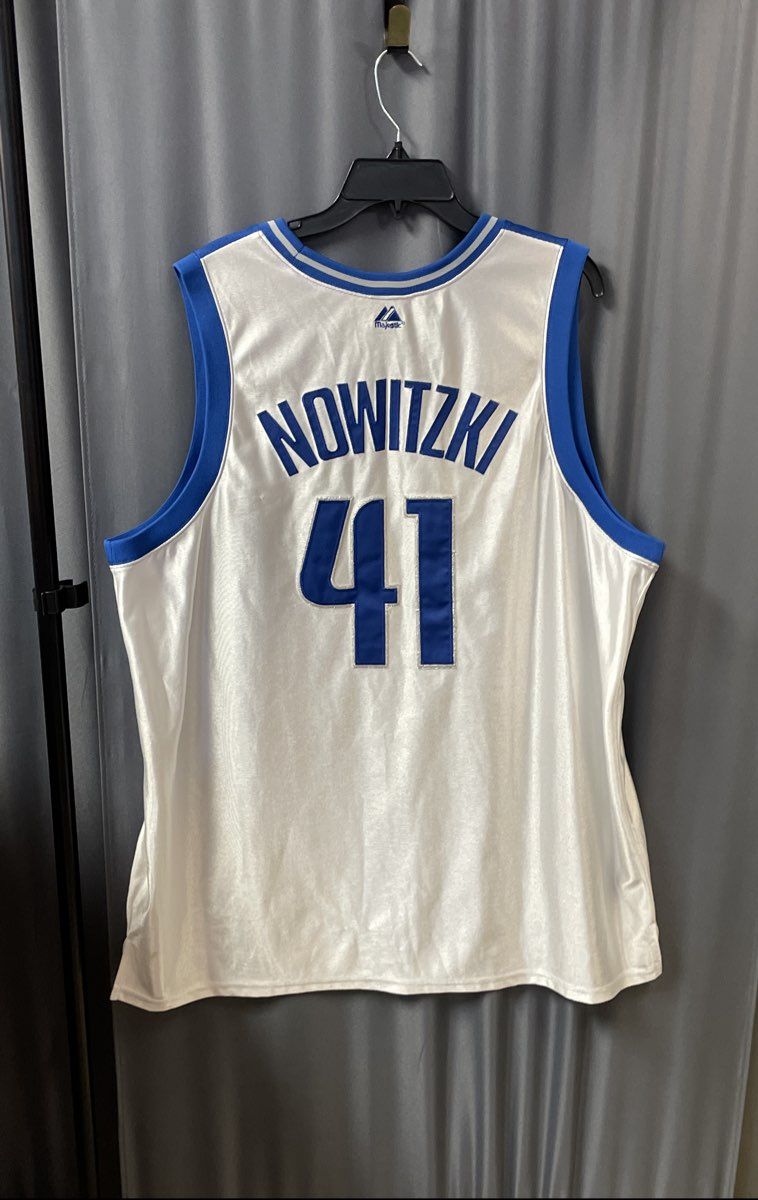 Majestic Men's NBA Dallas Mavericks Dirk Nowitzki #41 Graphic Jersey Blue
