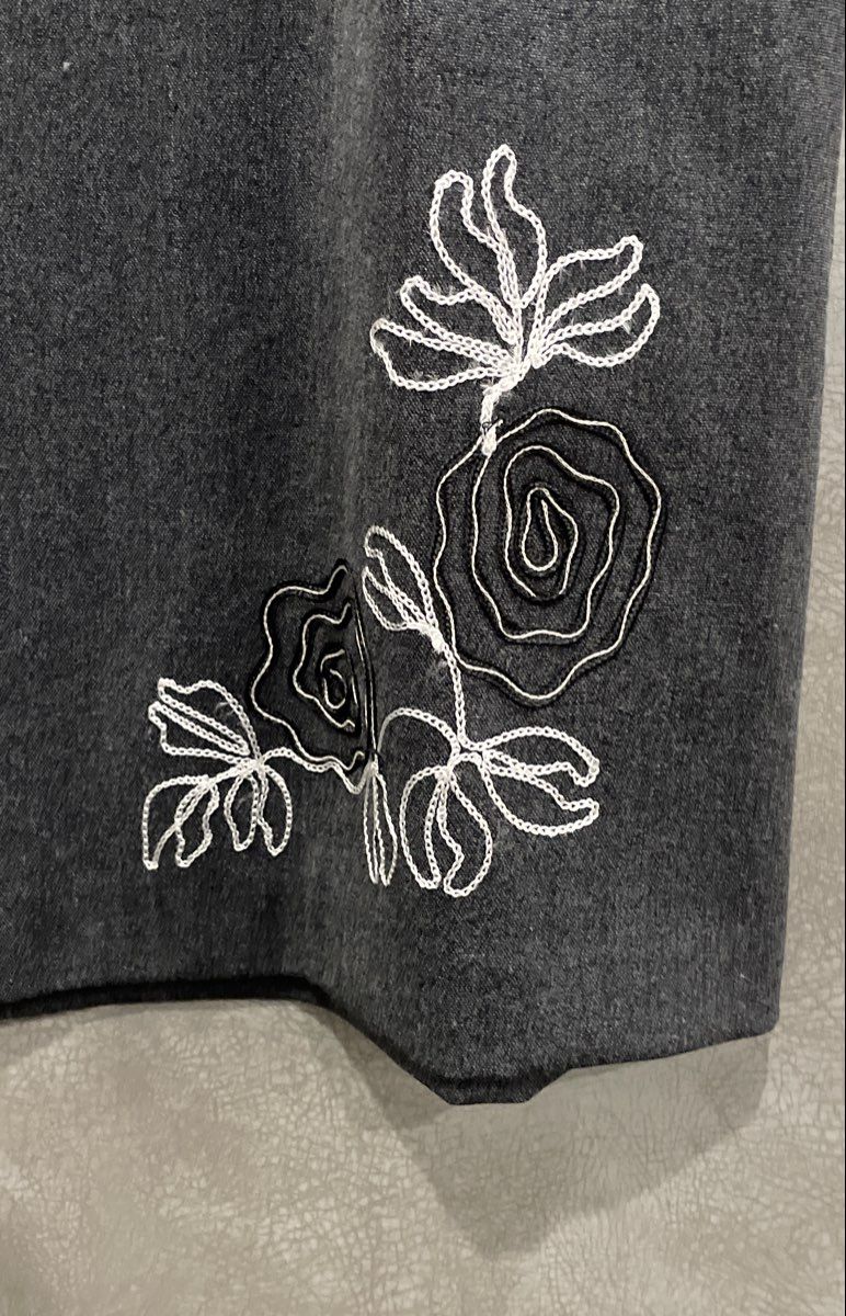 Dressbarn Women's Grey Pencil Skirt Floral Rose Embroidered Size 12